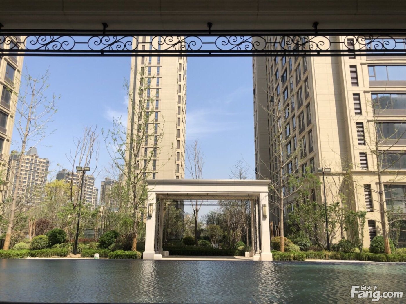 置业顾问吴瑶发布了一条绿城凤湖玫瑰园的抖房