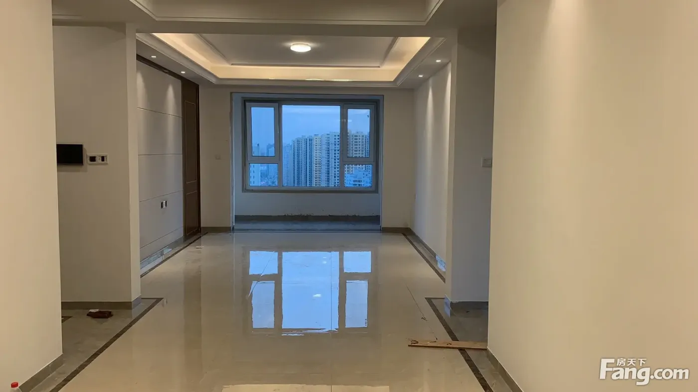 保利海德公园准现房,今年10月30号交房.独梯独户,全天采光.