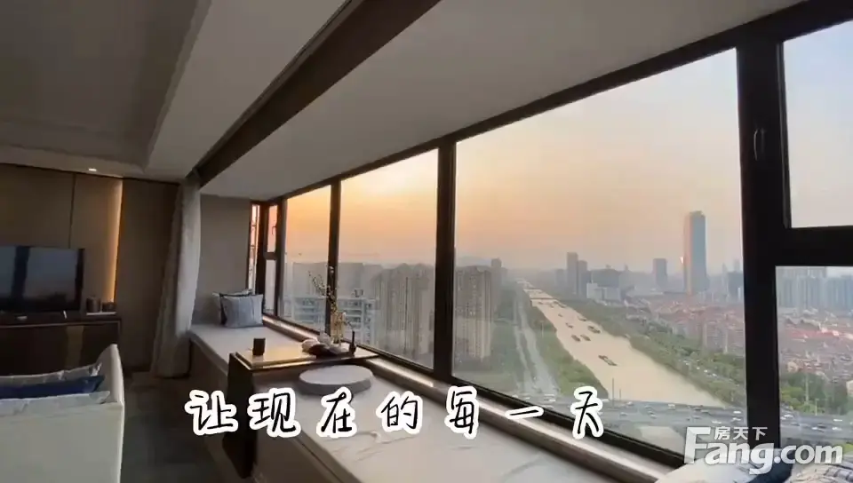 富力山:主推165和185景观大平层,直面运河景观,考虑的客户滴滴我哟