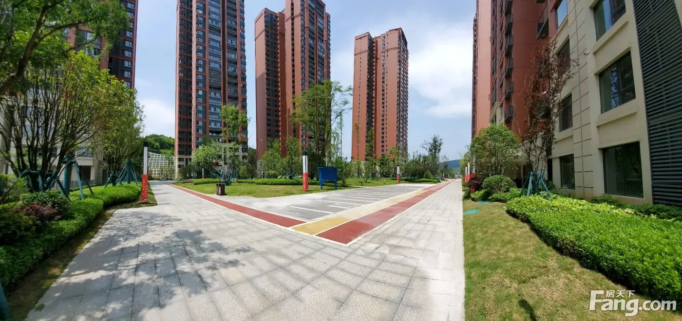 保利春天大道好不好置业顾问从项目现场发回新组图
