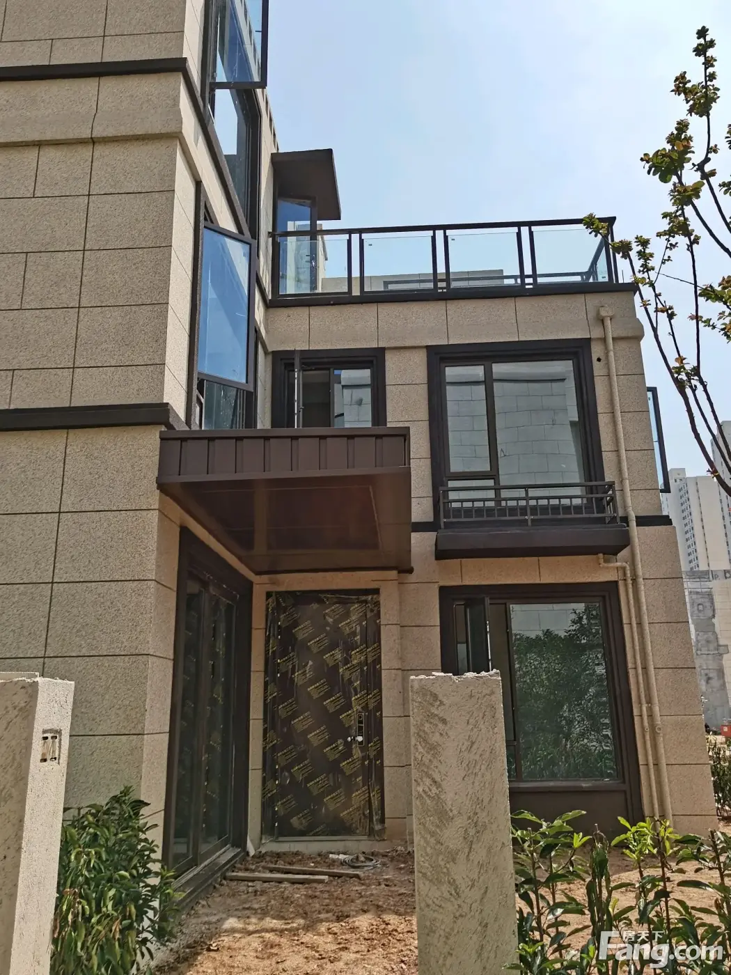 华发未来城好不好置业顾问从项目现场发回新鲜组图