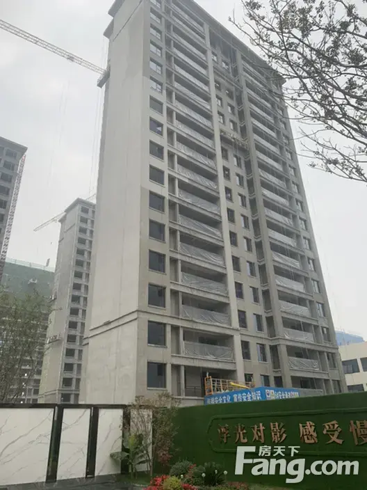 建业中州上院好不好置业顾问从项目现场发回新鲜组图