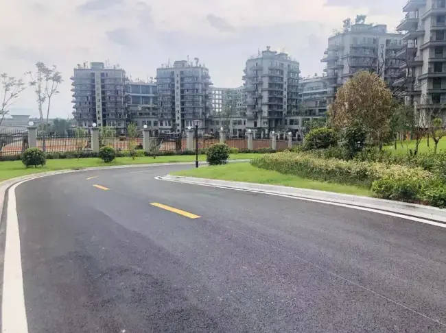 这里有无遮挡的双向采光 与阳光相伴 ,生活浪漫盈然 龙天和园 让世界