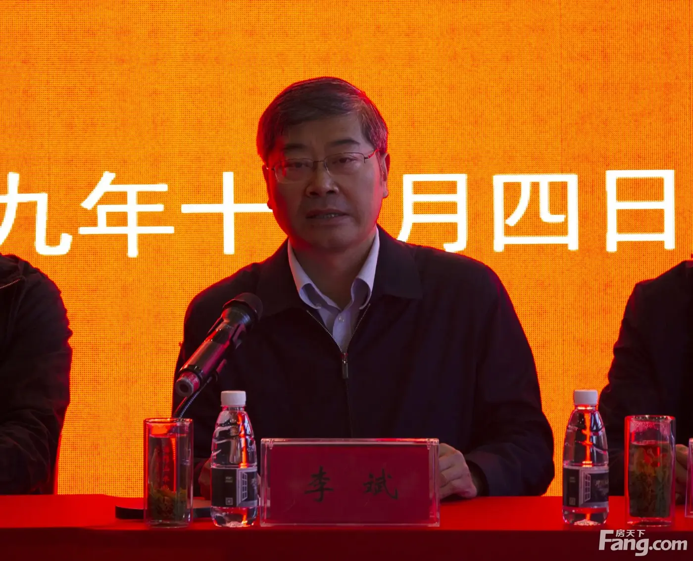 随后大会进行了第一次执委会议,选举周加民同志当选为会长,马爱伟