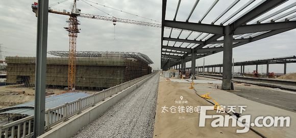 沪通铁路太仓站工程进展！太仓站站房已封顶