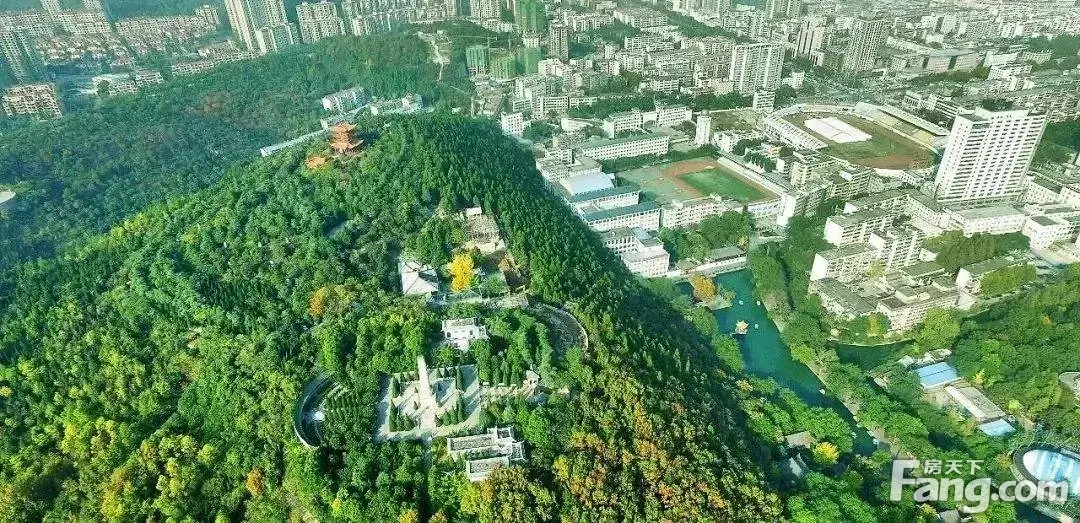 荆门<a style='color:blue;' href='https://jingmen.newhouse.fang.com/loupan/2616141208.htm' target='_blank'>楚园春天</a>火车站旁 | 主城黄金中轴上的人文雅居