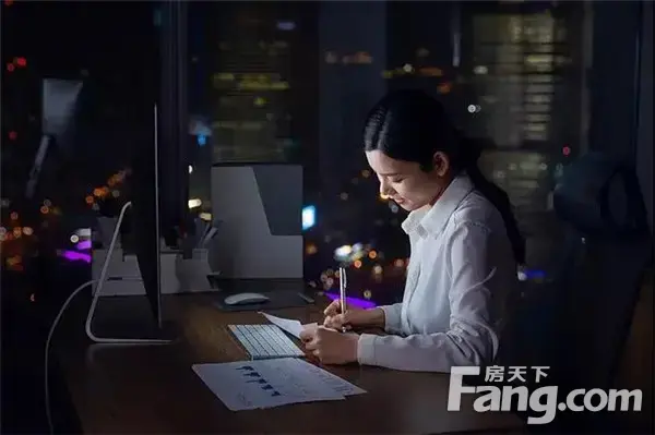 漂泊在外的“拼尽全力”，是为了生活的“落叶归根”！
