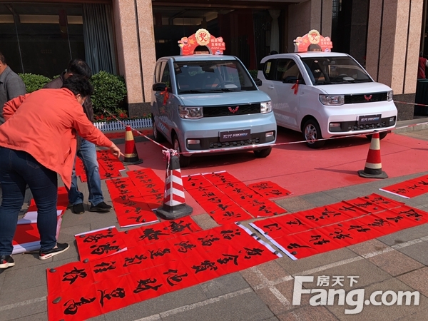 书法大师现场挥毫 郁江湾新春对联免费赠送活动火热进行中