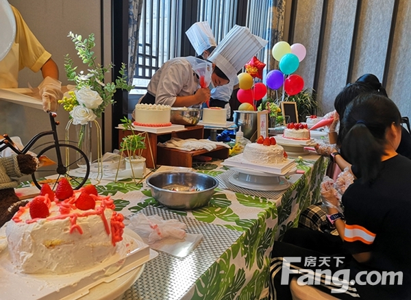 加德·爱众江景丨甜蜜蛋糕DIY为祖国庆生 邀您开启国庆欢乐之旅