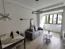 漕溪地铁站精装修大两房!板式南北通!有固定车位!来电即看