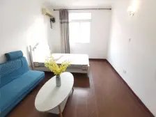近地铁漕宝路站 日月光商场,精装修一房 诚意出售,看房方便。