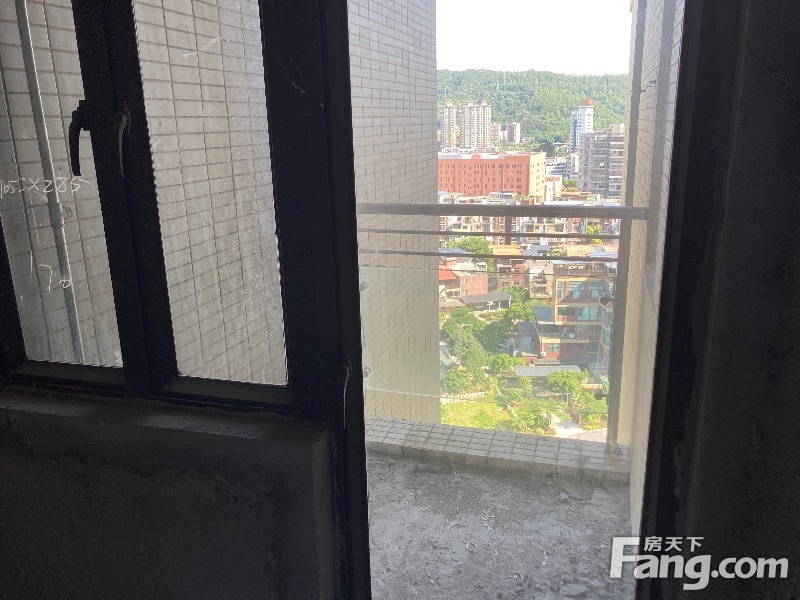 长城世家3室2厅2卫南朝向52.00万元出售