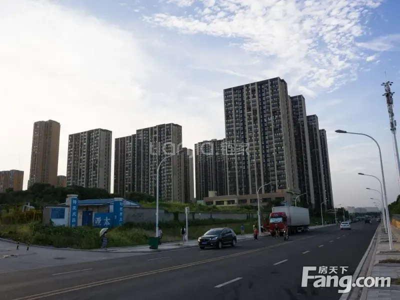 27号地铁联投龙湾二期方正朝南两房 看房有钥匙 业主诚心出售