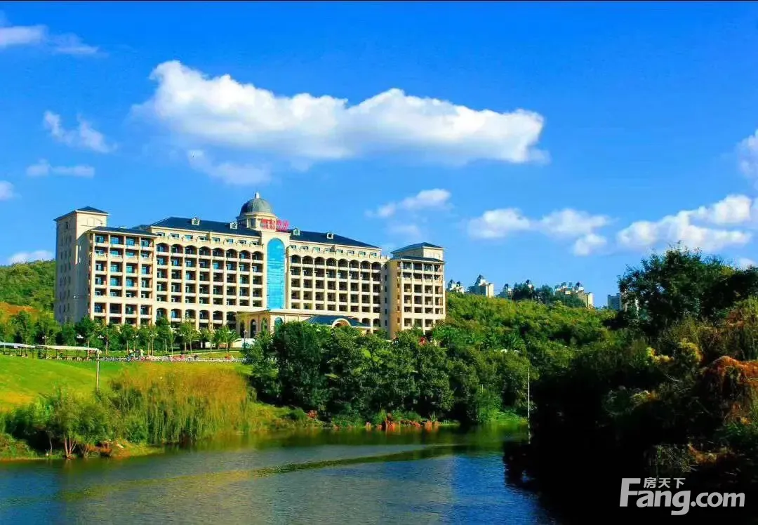 置业顾问陈重鑫发布了一条恒大金碧天下的抖房