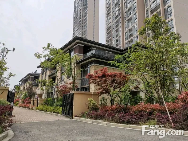 天宁区和平美景现房别墅精装修带车库送花园200平房东出国急售,常州