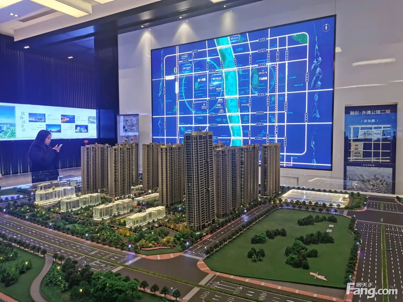 融创·外滩公馆新拍现场谍照,实时了解楼盘新动态!