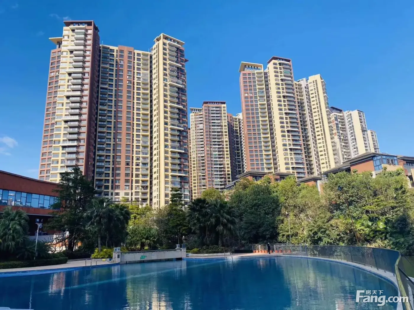 深圳东星河丹堤好不好置业顾问从项目现场发回新鲜组图