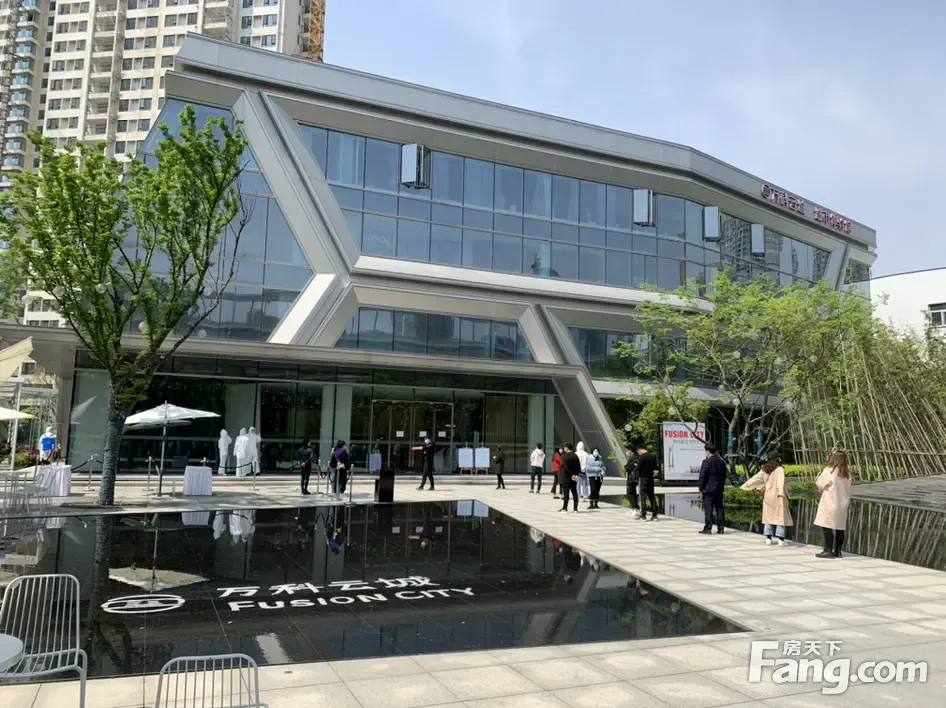 小编今天给您分享一条纯干货,置业顾问从万科云城售楼处现场发来的新