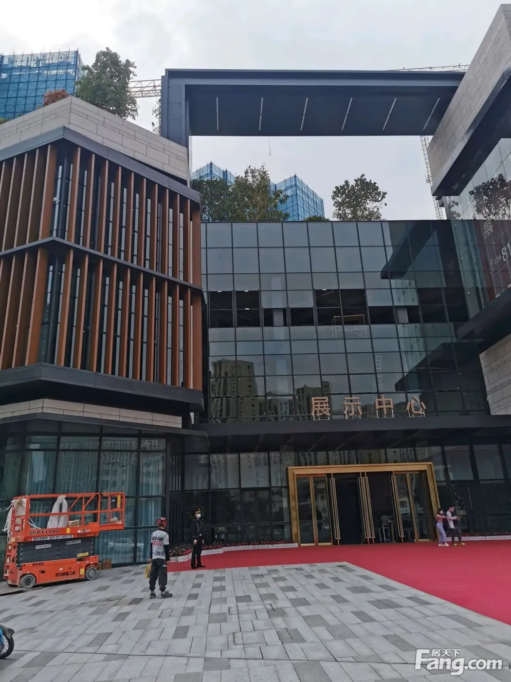 佳华领悦广场好不好置业顾问从项目现场发回新鲜组图