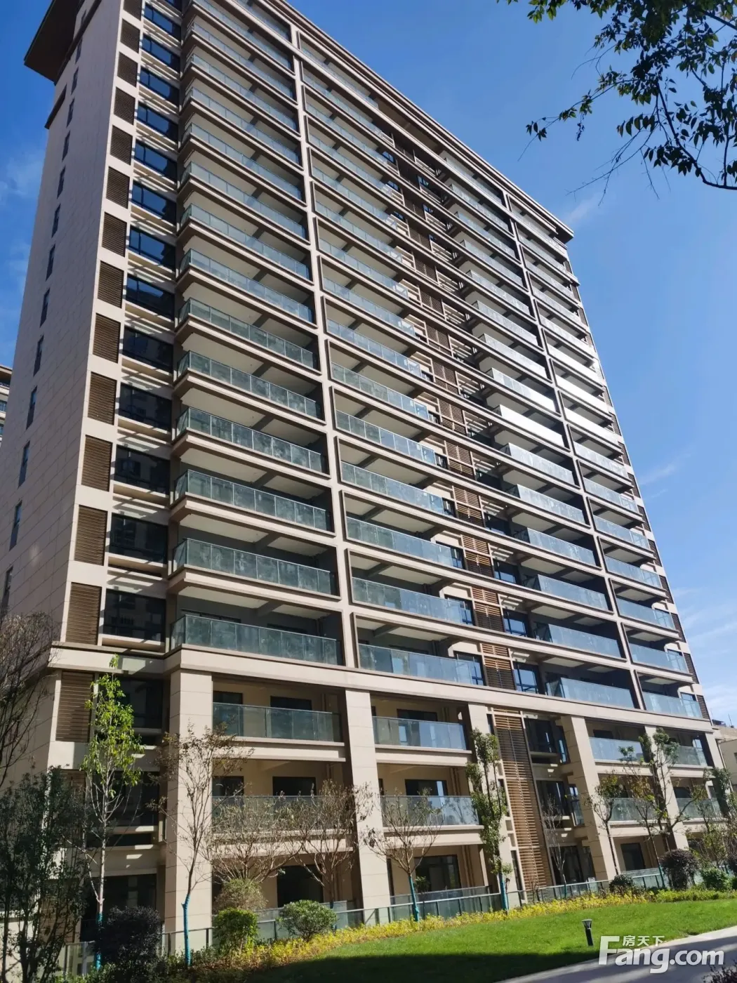 融创恒尊君庭云邸好不好置业顾问从项目现场发回新组图