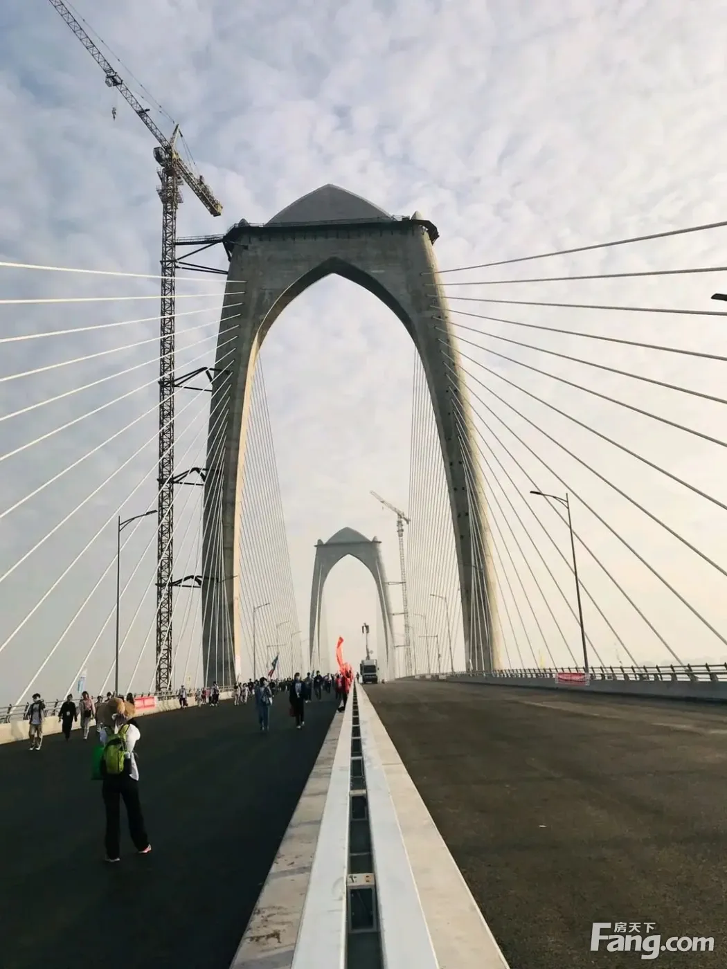 从碧桂园跨海大桥《中国滩》只需10[跳跳]--碧桂园城市花园【水东湾】