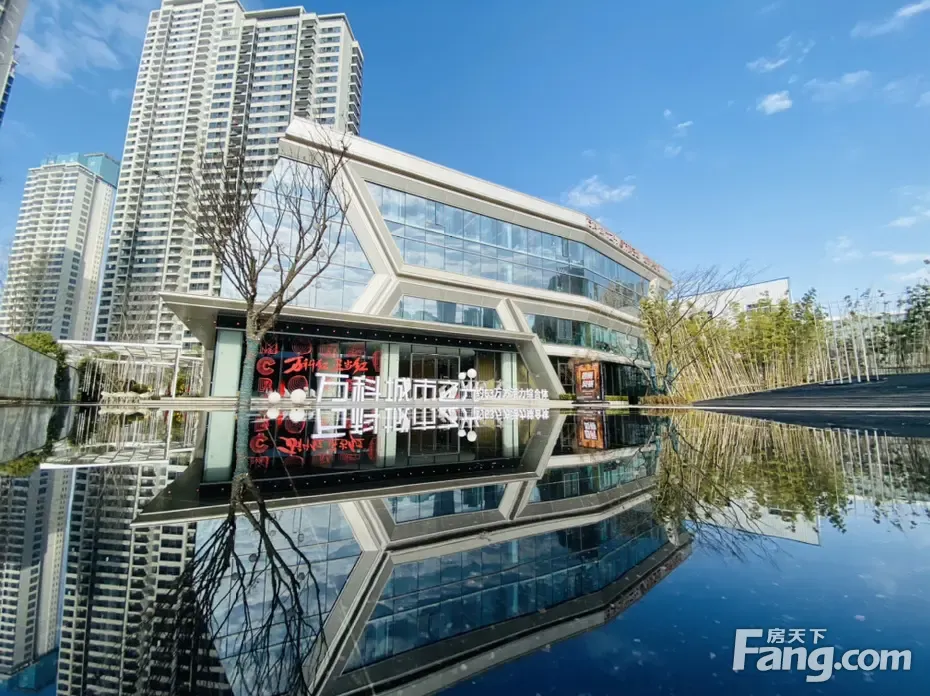 小编今天给您分享一条纯干货,置业顾问从万科云城售楼处现场发来的新