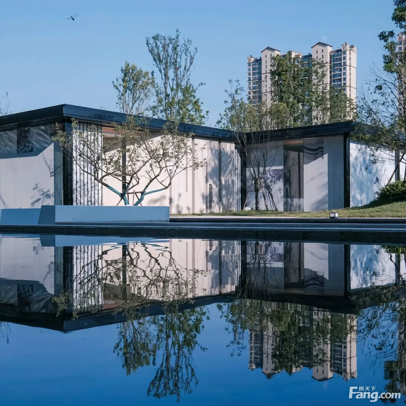 中城光谷龙山湖好不好置业顾问从项目现场发回新组图