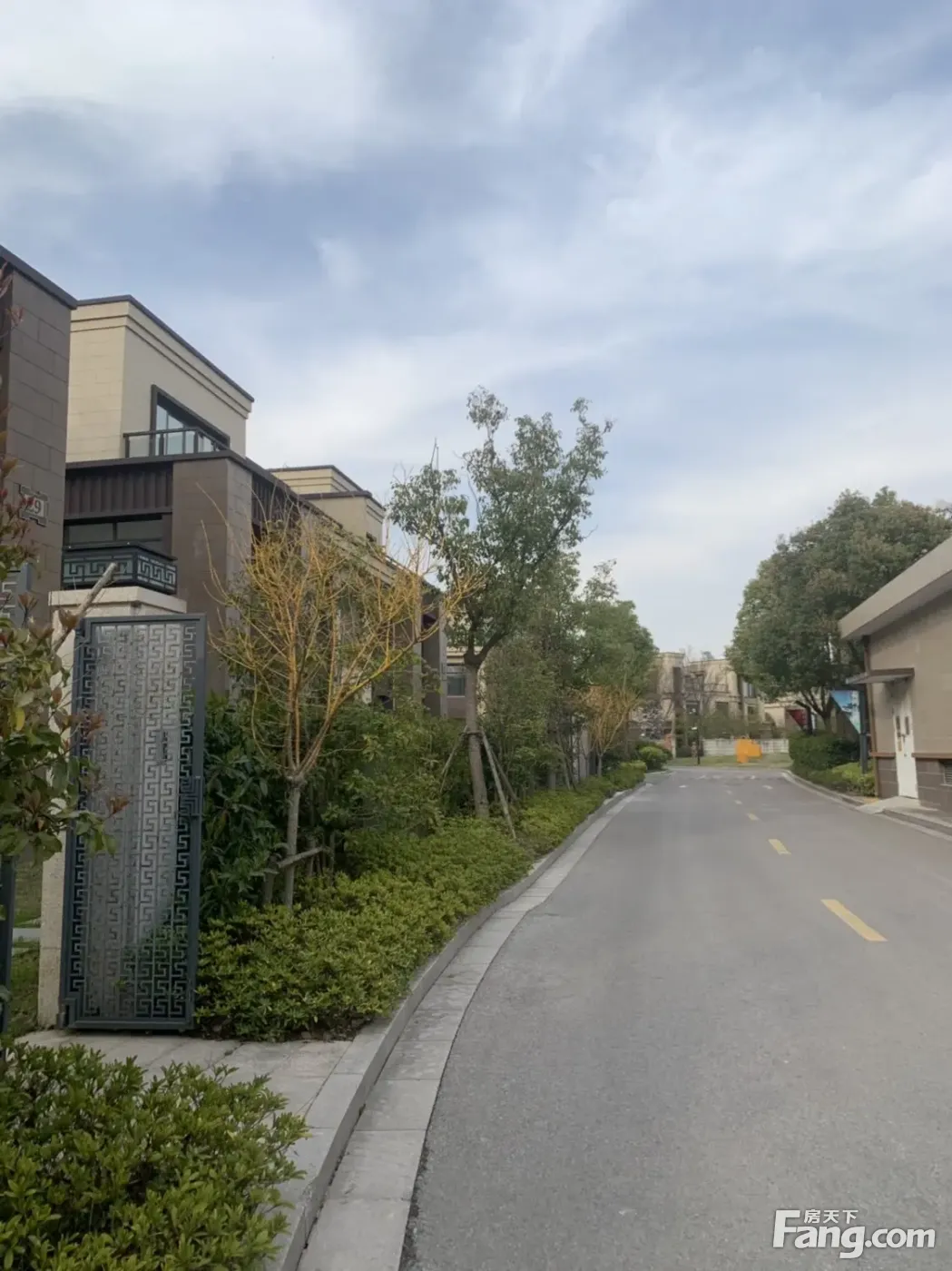 荷玛诗湾好不好置业顾问从项目现场发回新组图