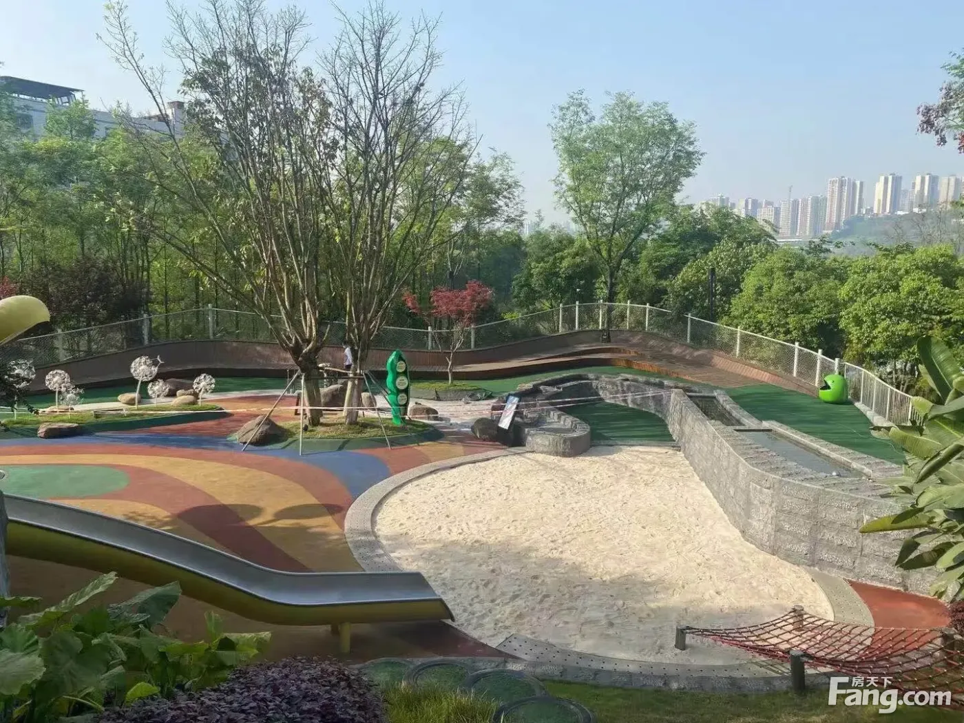 一半房,一半江,千江凌云加推了小洋房,建面93-127,双中庭,临公园想买