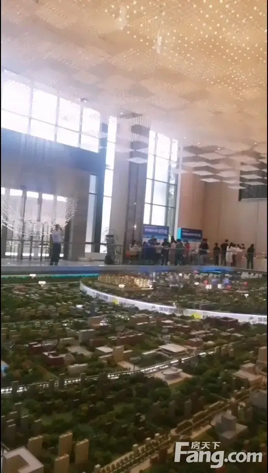 杨凌绿地世界城好不好置业顾问从项目现场发回小视频