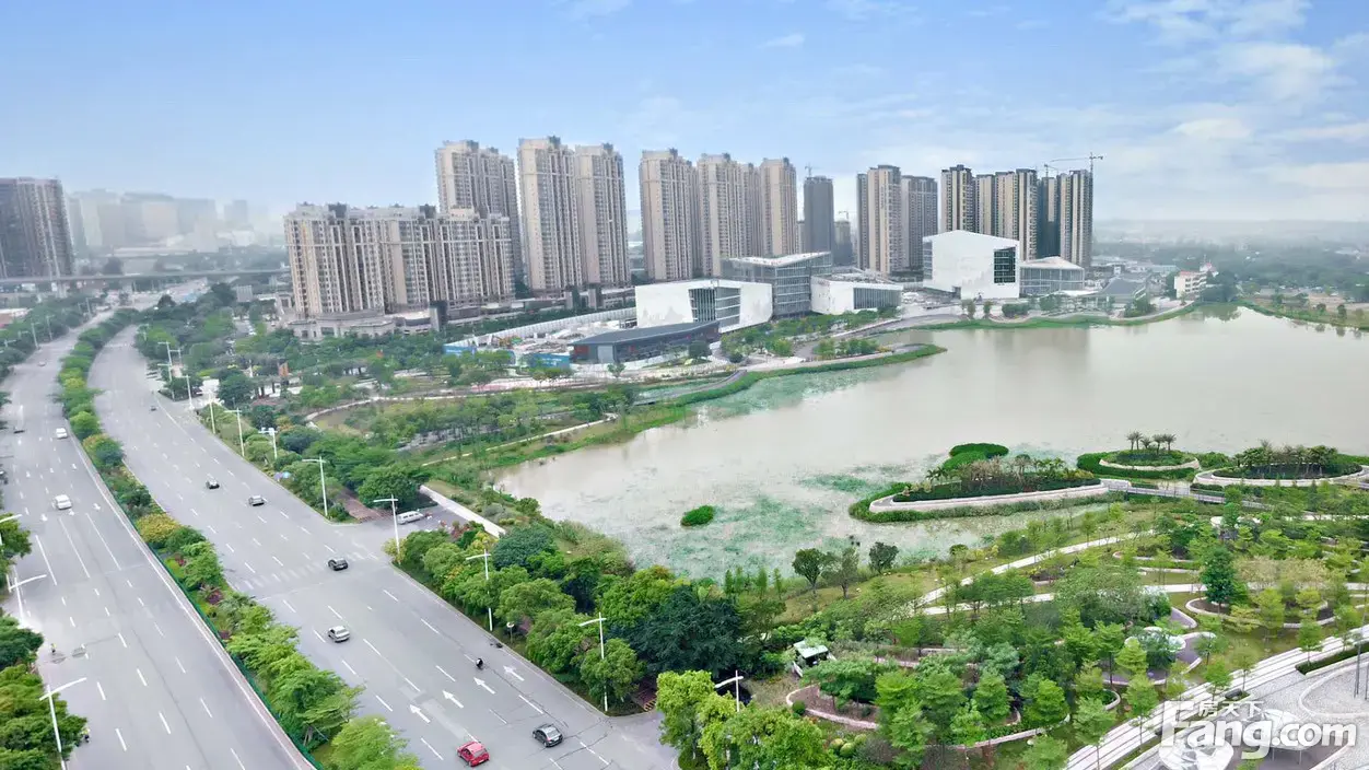 保利中央公园新拍现场谍照,实时了解楼盘新动态!