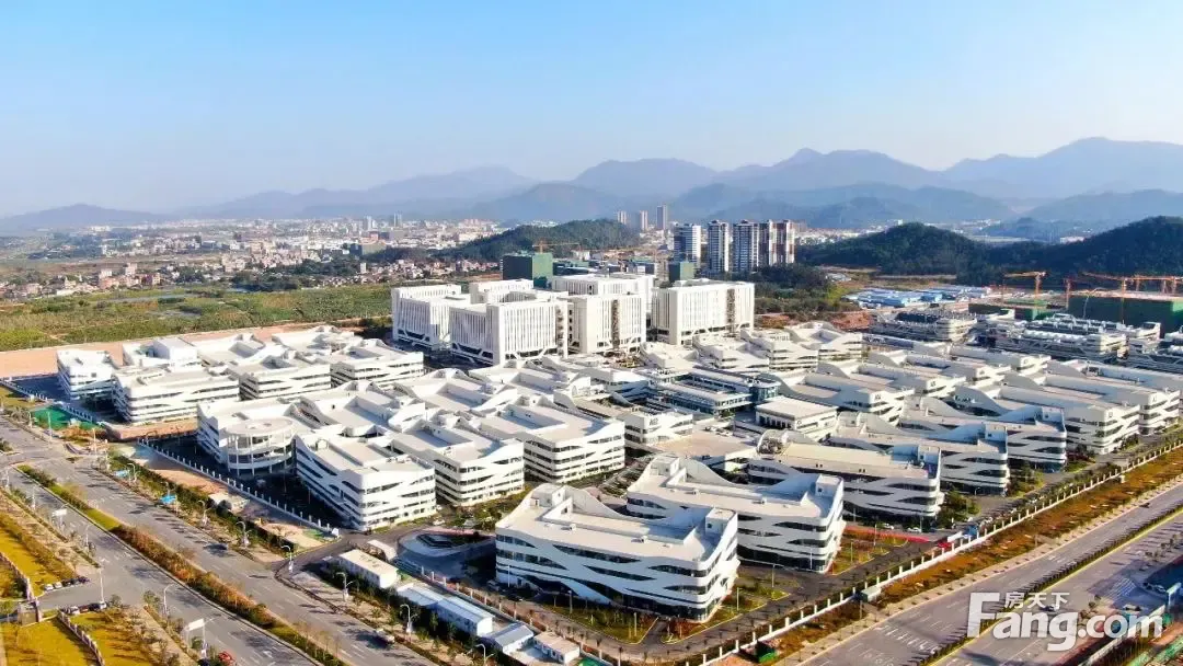 谢岗碧桂园樾府好不好置业顾问从项目现场发回新鲜组图