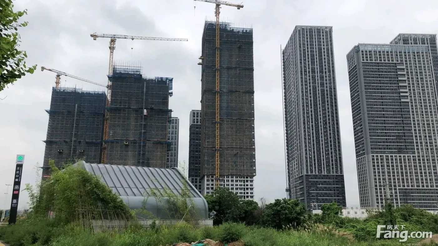 总价62万起,买三江口精装修复式房,地铁房万科云城在三江口,是soho