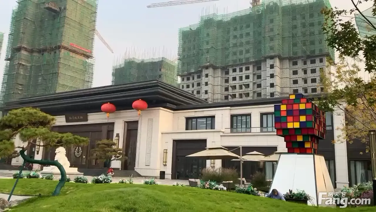 新空港孔雀城天樾好不好置业顾问从项目现场发回新鲜组图