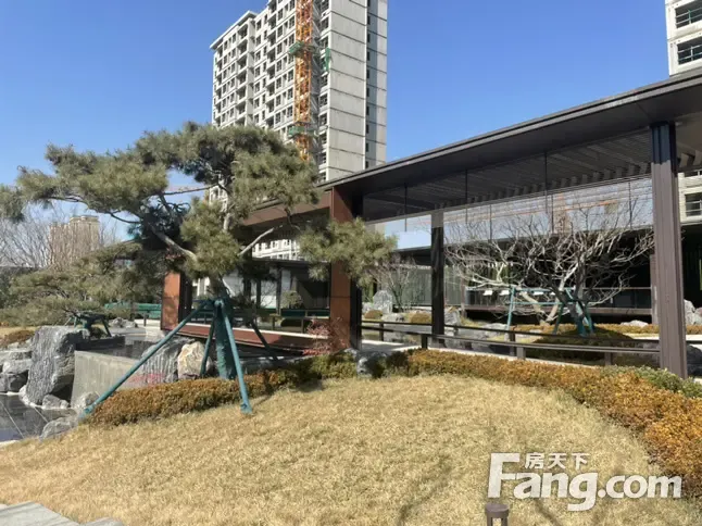 房天下>济南新房>楼盘资讯>正文>雪山万科城小区园林,背靠蒋山,紧临