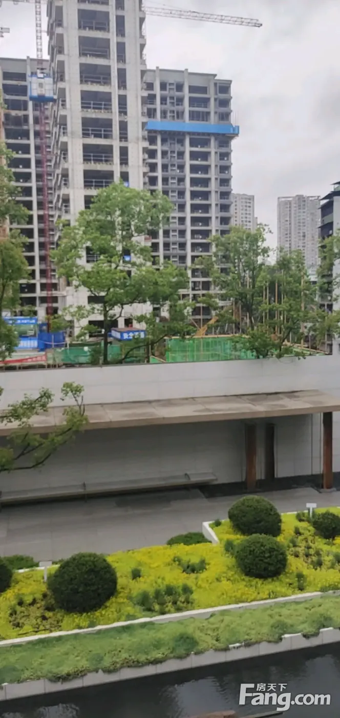 半山悦景好不好置业顾问从项目现场发回新鲜组图