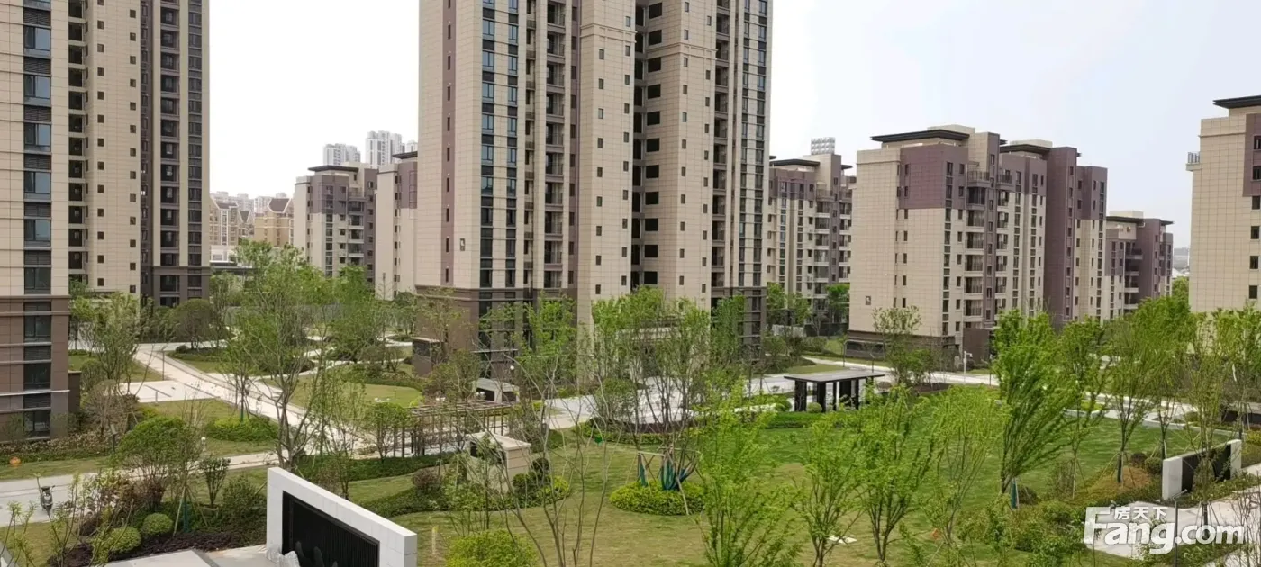 武汉城建盘龙湾梅苑好不好置业顾问从项目现场发回新组图