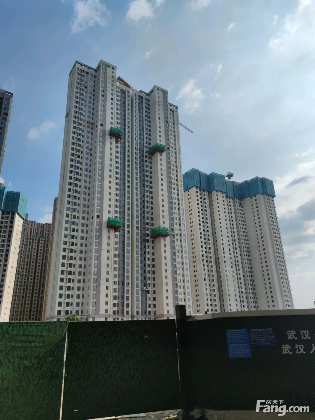 房天下>武汉新房>楼盘资讯>正文>中建福地星城已经封顶呢!