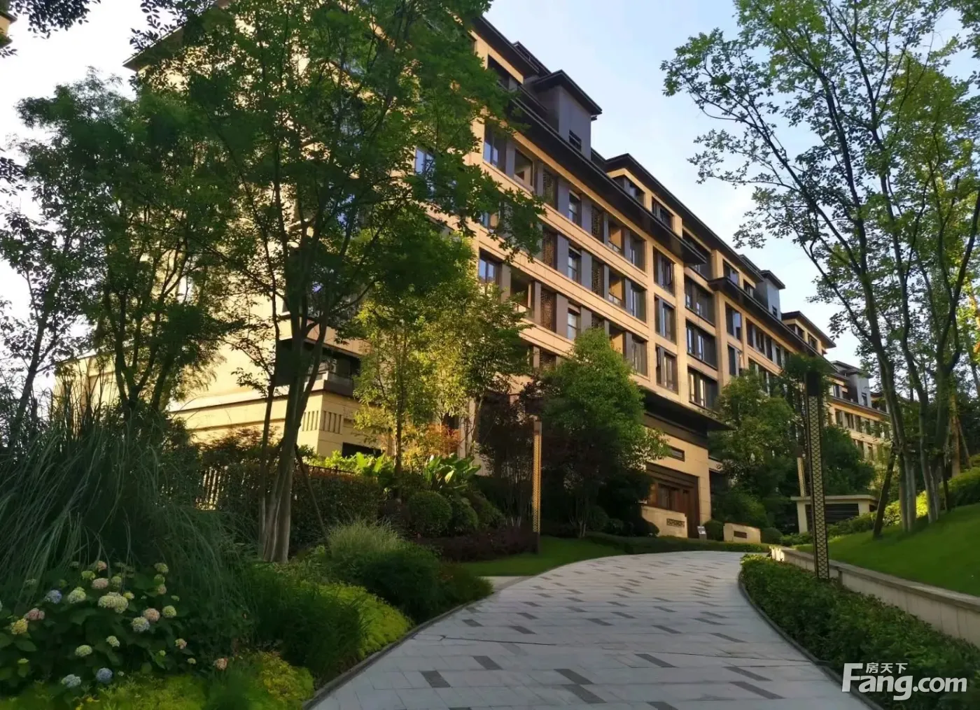 房天下>重庆新房>楼盘资讯>正文>楼盘地址:渝北区金山大道华侨城评分