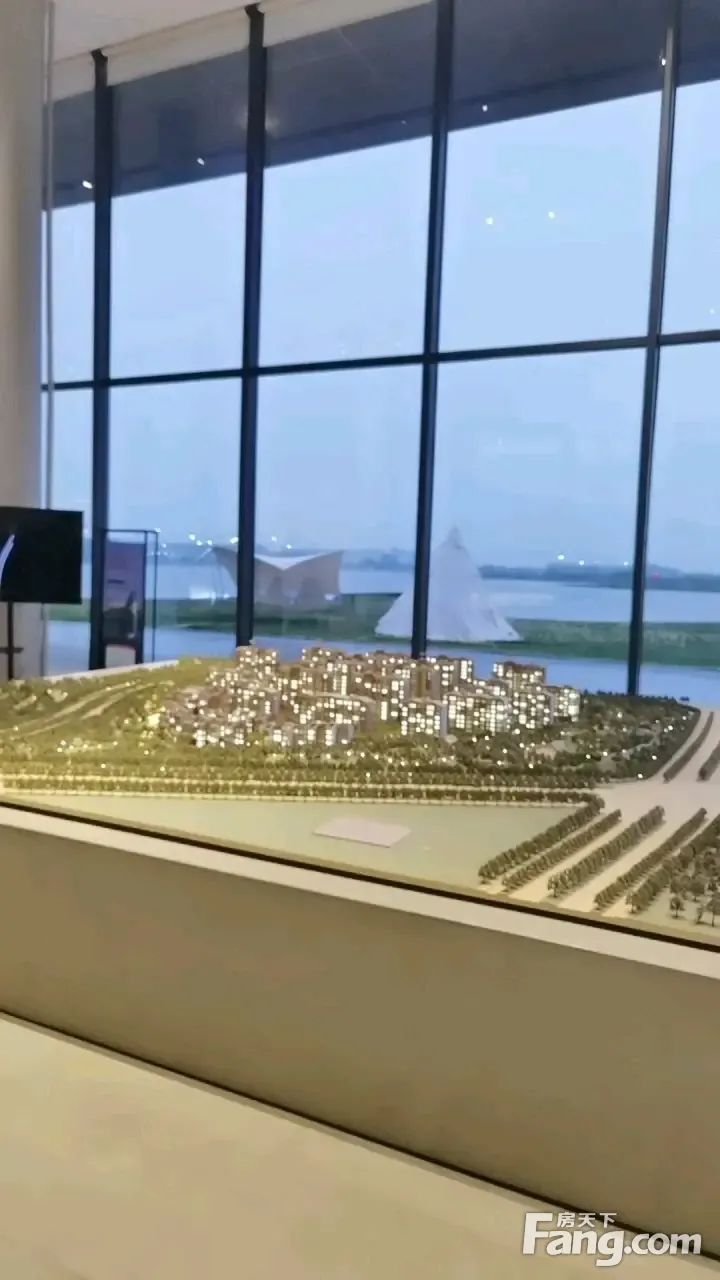 华侨城空港国际小镇宝教湾5号地块好不好置业顾问从项目现场发回新鲜