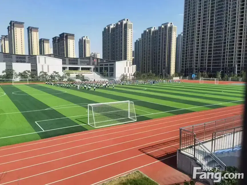 文旅城智轩学校青山环抱,环境空气质量嘎嘎的近期看好济南融创文旅