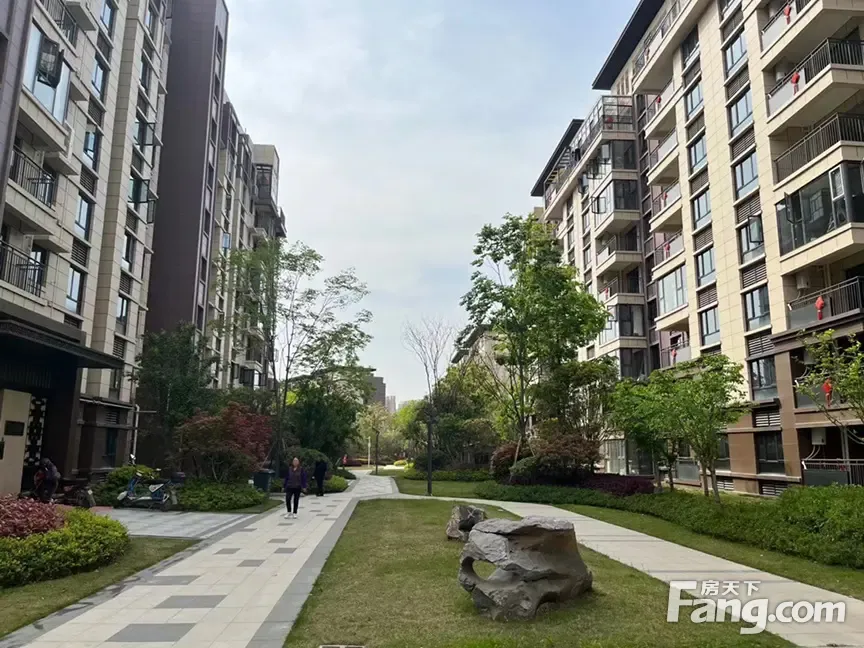 武汉城建盘龙湾梅苑好不好置业顾问从项目现场发回新组图