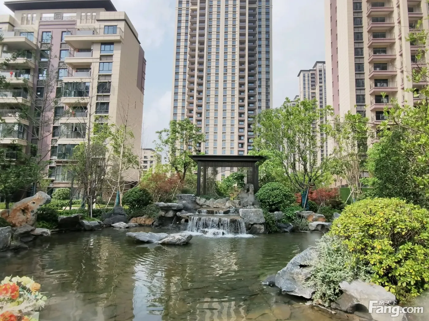 武汉城建盘龙湾梅苑好不好置业顾问从项目现场发回新鲜组图