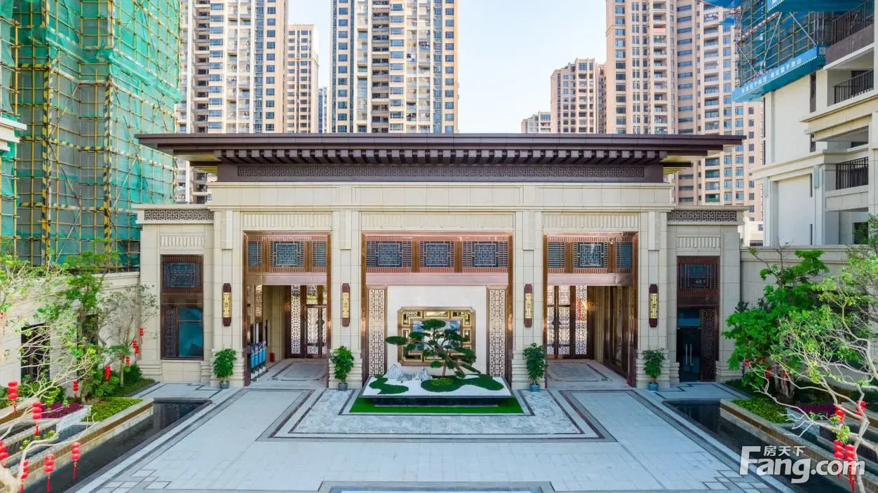 君临华府好不好置业顾问从项目现场发回新鲜组图