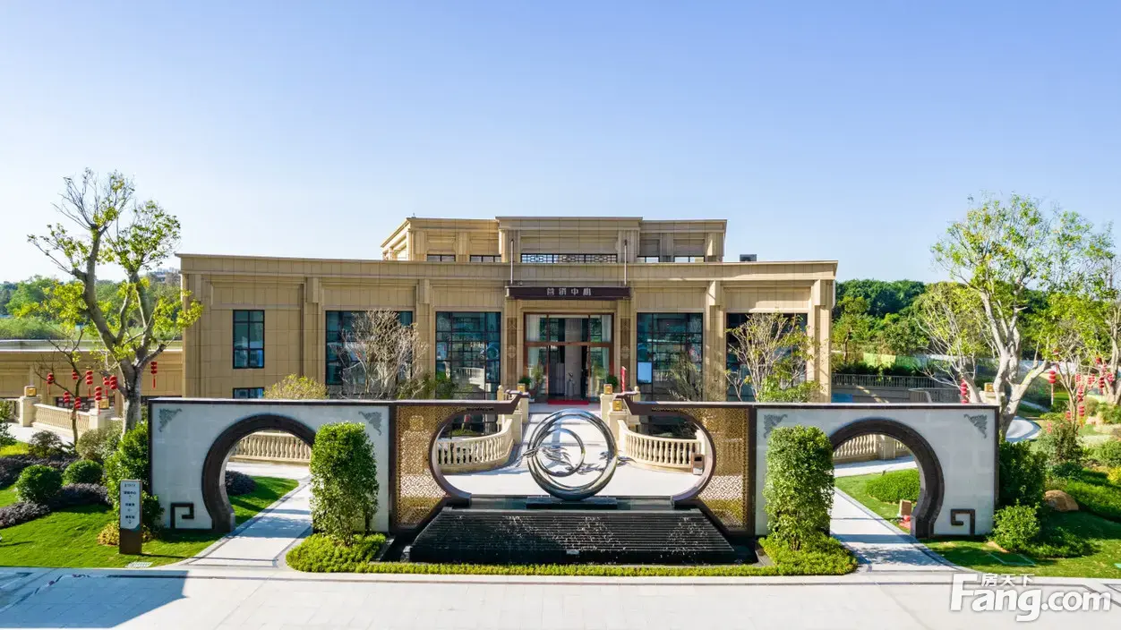 君临华府好不好置业顾问从项目现场发回新鲜组图