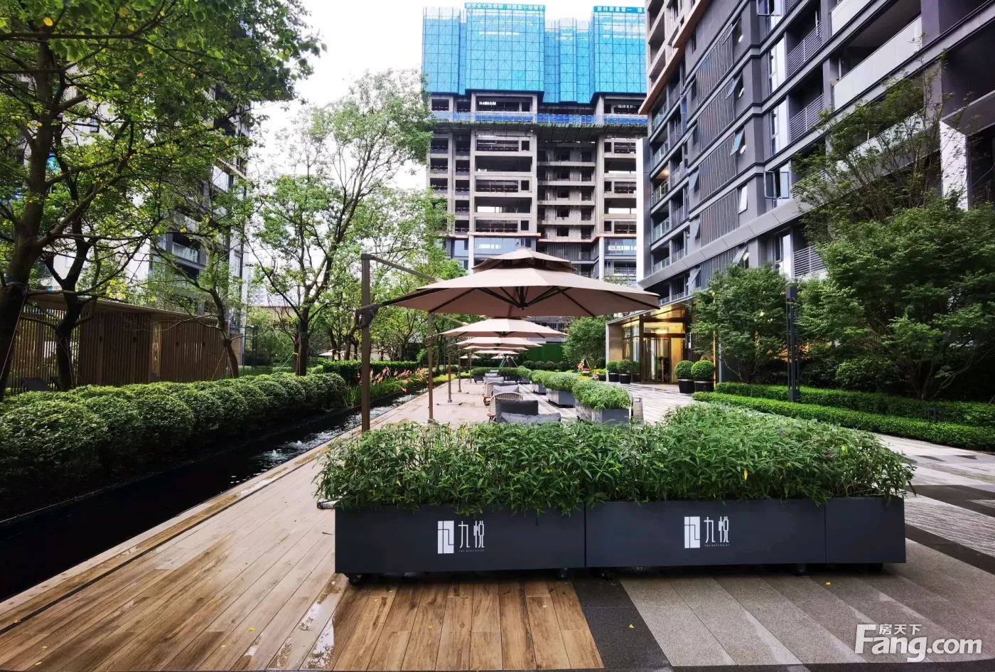 华润九悦小区实景园林,楼栋外立面,楼栋入户大门,所见