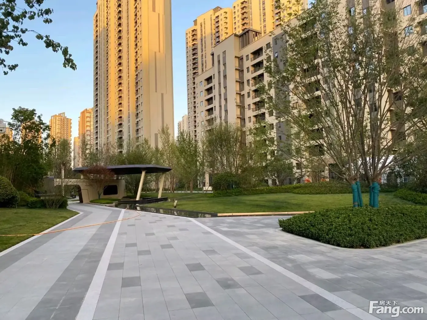 御锦城好不好置业顾问从项目现场发回新组图