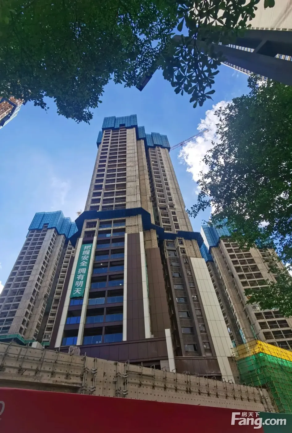 从鸿荣源壹成中心花园现场发来5条项目新消息请查看