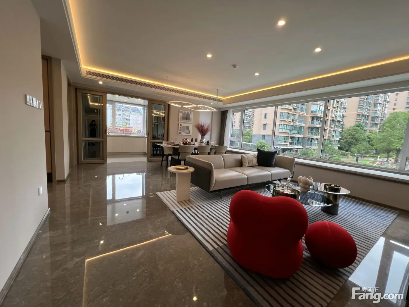 样板房精装风格139/169方: 卡地亚·pasha ;198/238方:  幻影风格3.