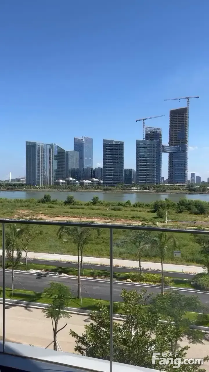 旭辉曜玥湾好不好置业顾问从项目现场发回小视频